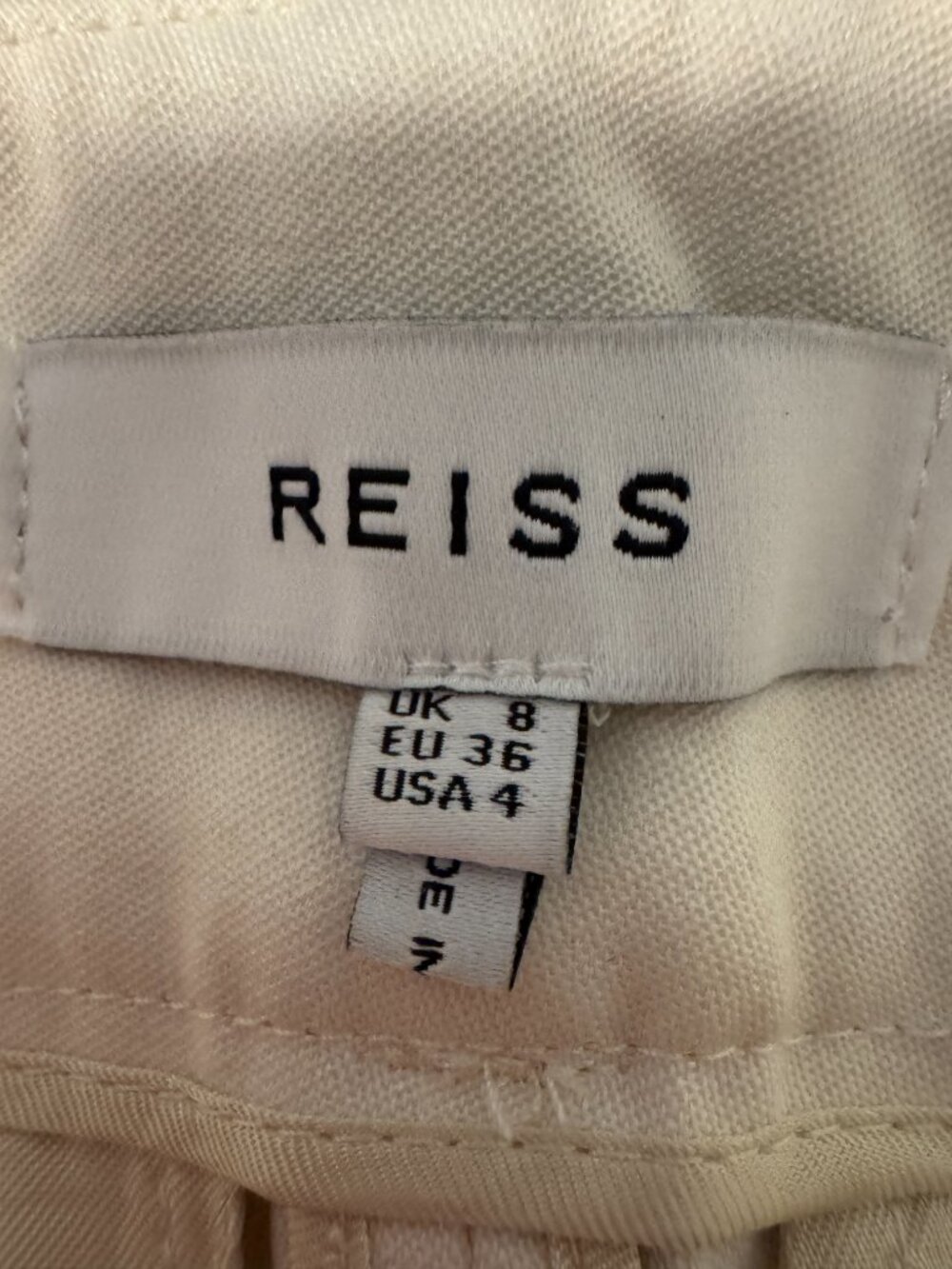 Reiss Ember Tailored Cream Shorts Size 4 - Picture 3 of 10